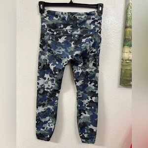 Athleta Ultimate Stash II 7/8 Tight Cloud Camo Dress Blue Leggings- Sz‎ S